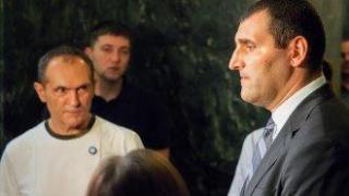 Ключово вещо лице се оказа брат на адвокат на подсъдим по делото "Божков"
